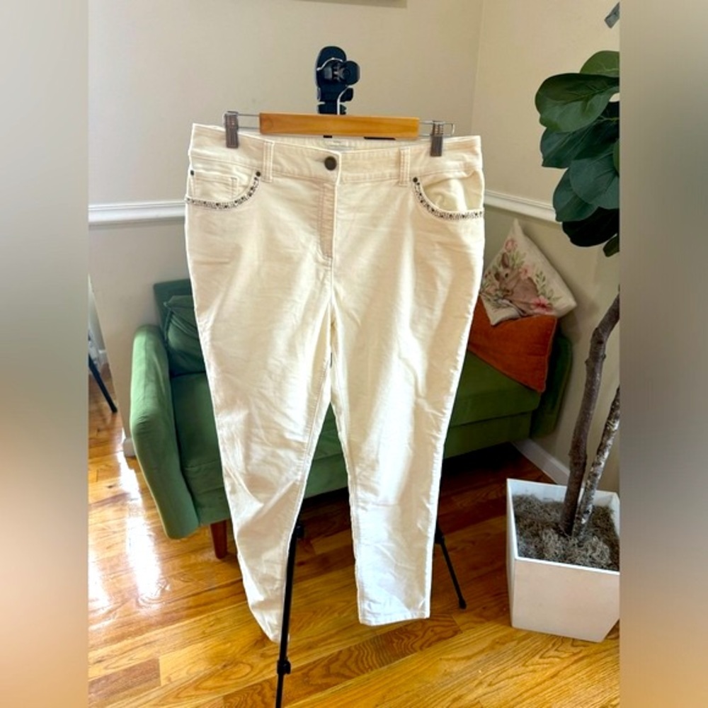 Chicos Women’s White Velvet Embellished pants bottom 5 pockets Fall Y2K Size 2/L